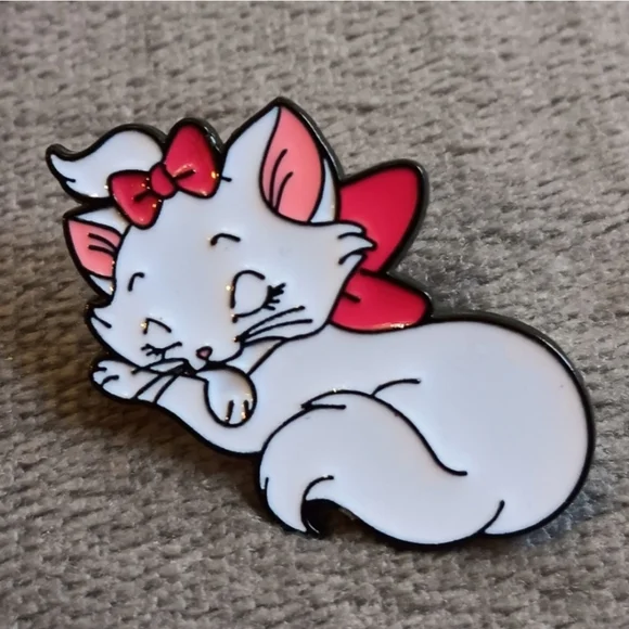 5 Marie Aristocats Character Inspired Metal Enamel Pins, 1970's Disney Cat Film - Picture 6 of 10